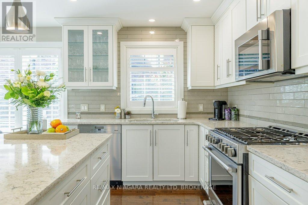 KitchenAid Pro Appliances - 21 - 141 Welland Vale Road, St. Catharines (Grapeview), ON - Indoor Photo Showing Kitchen With Upgraded Kitchen