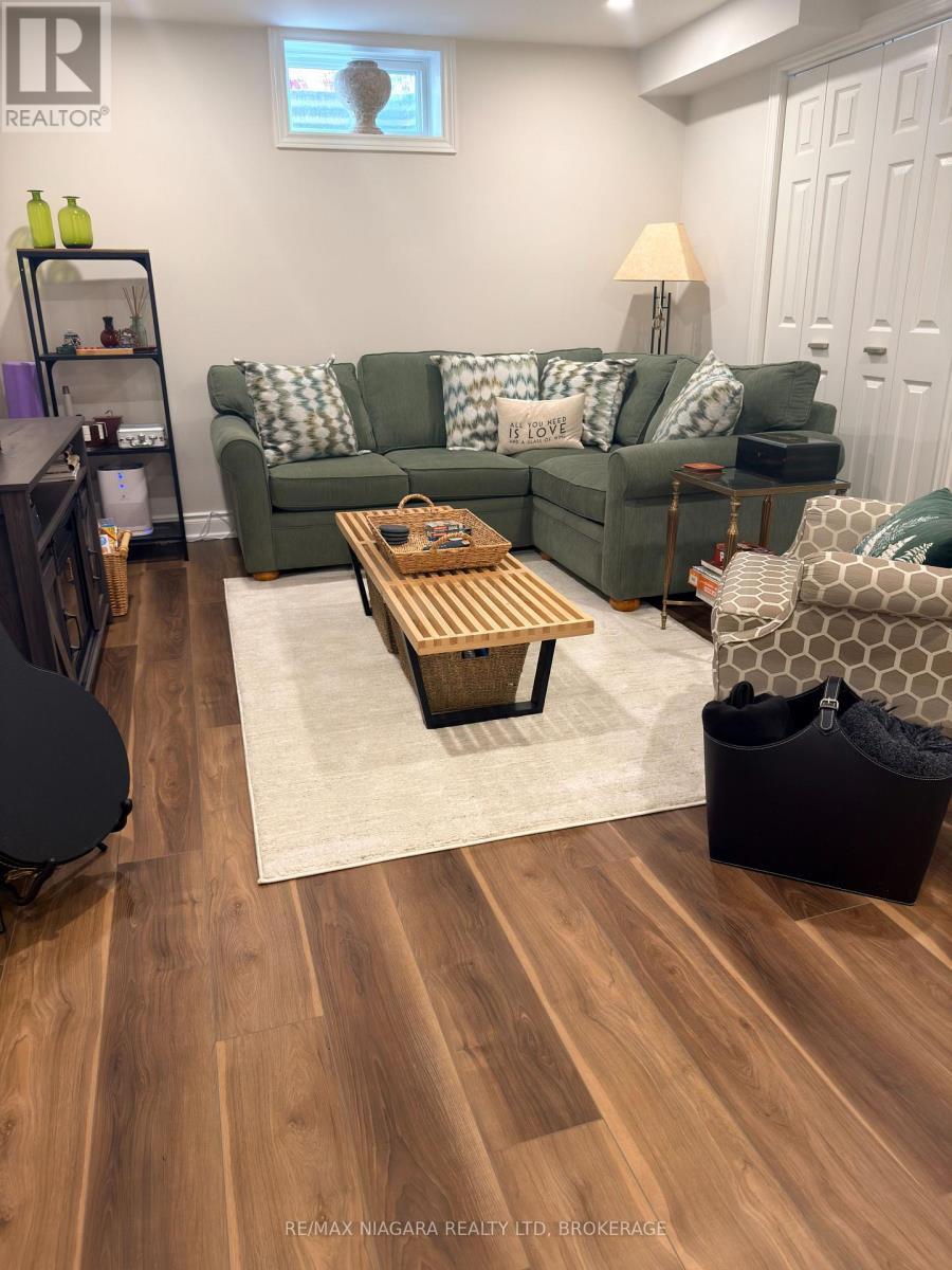 Updated Flooring & Baseboards - 21 - 141 Welland Vale Road, St. Catharines (Grapeview), ON - Indoor Photo Showing Other Room