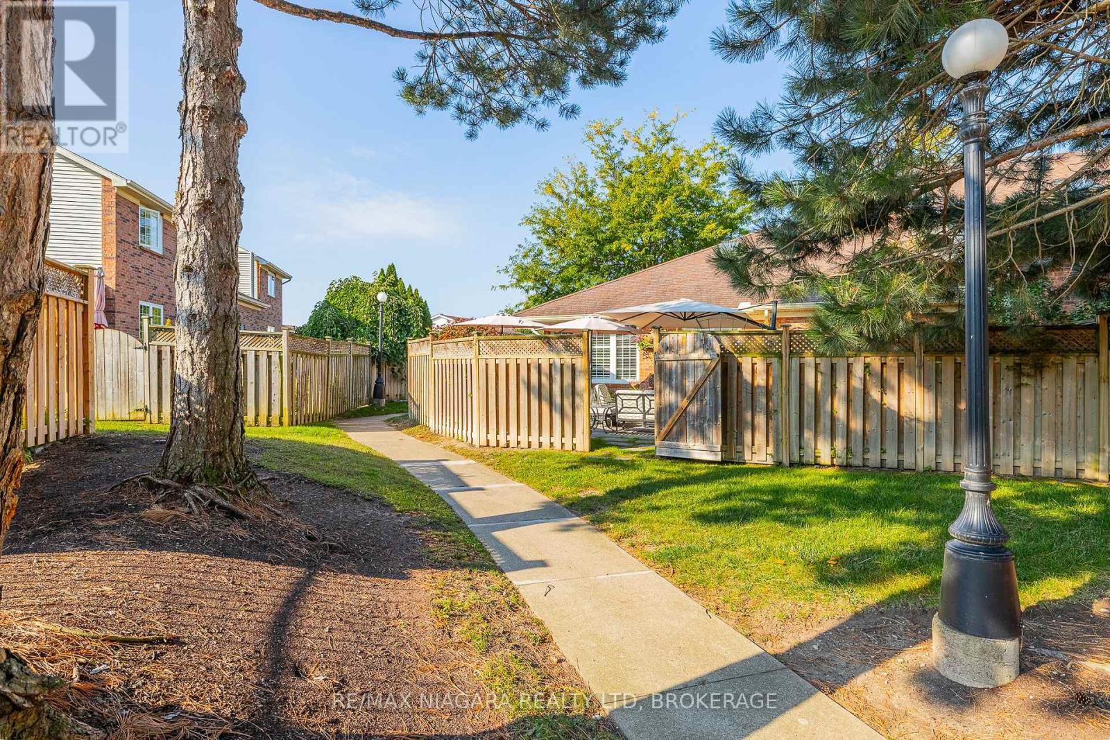 21 - 141 Welland Vale Road, St. Catharines (Grapeview), ON - Outdoor