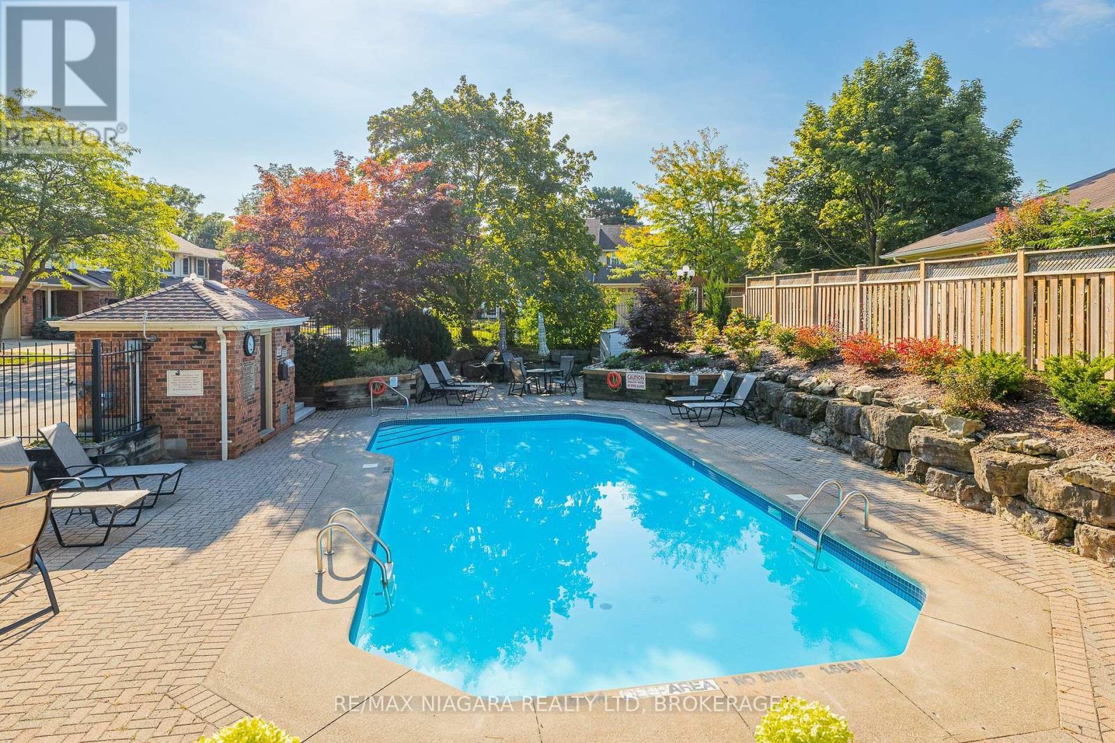 21 - 141 Welland Vale Road, St. Catharines (Grapeview), ON - Outdoor With In Ground Pool