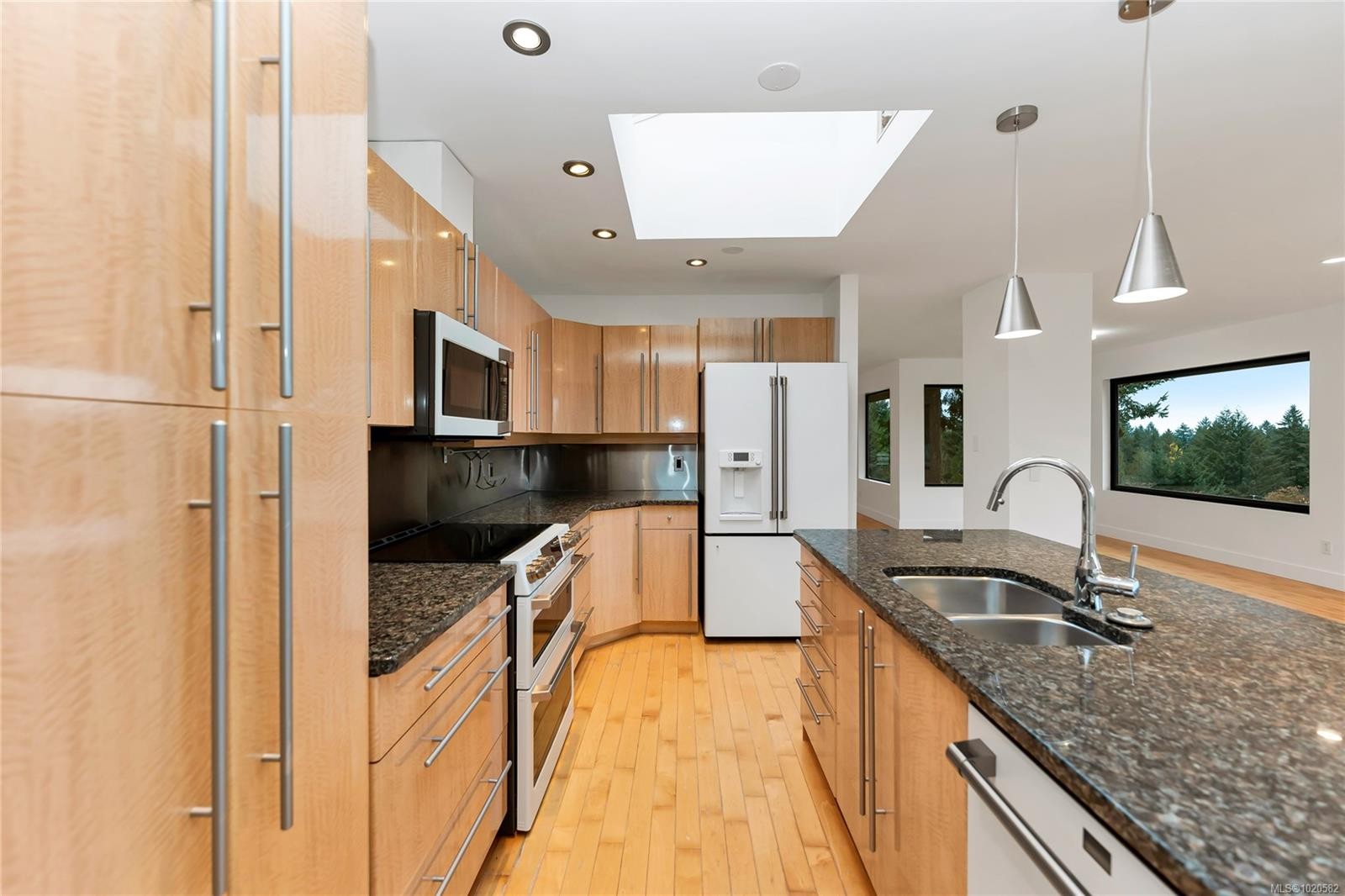 5198 Beckton Rd, Saanich, BC