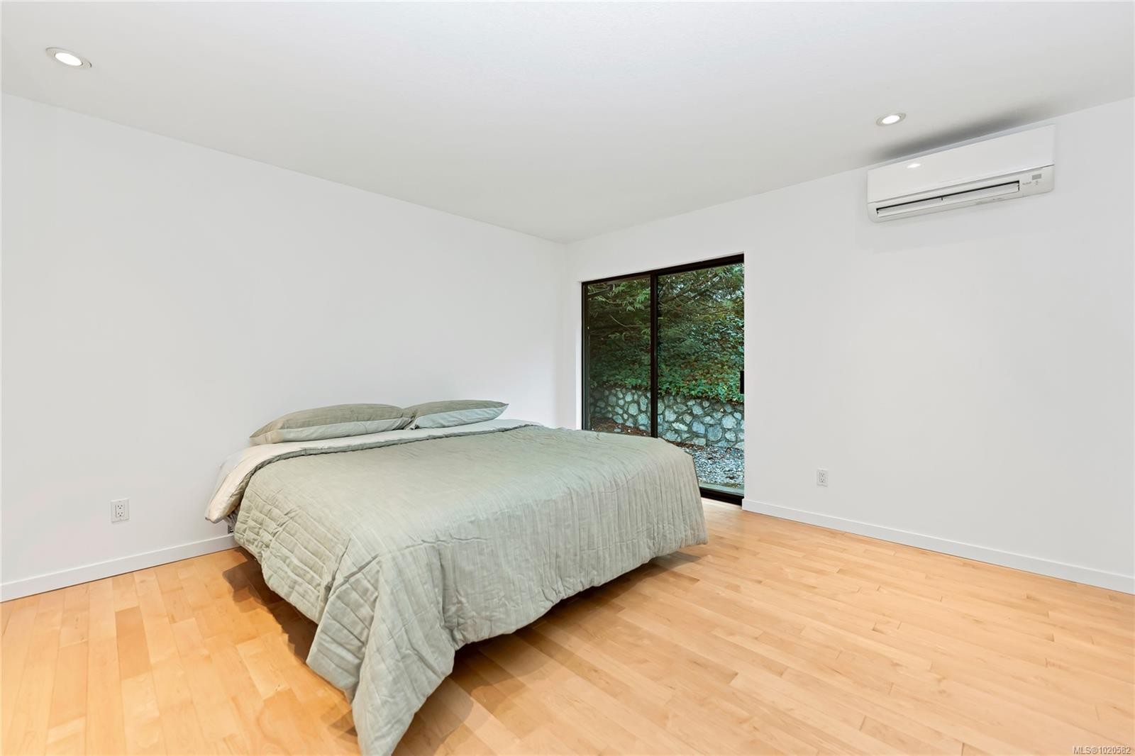 5198 Beckton Rd, Saanich, BC