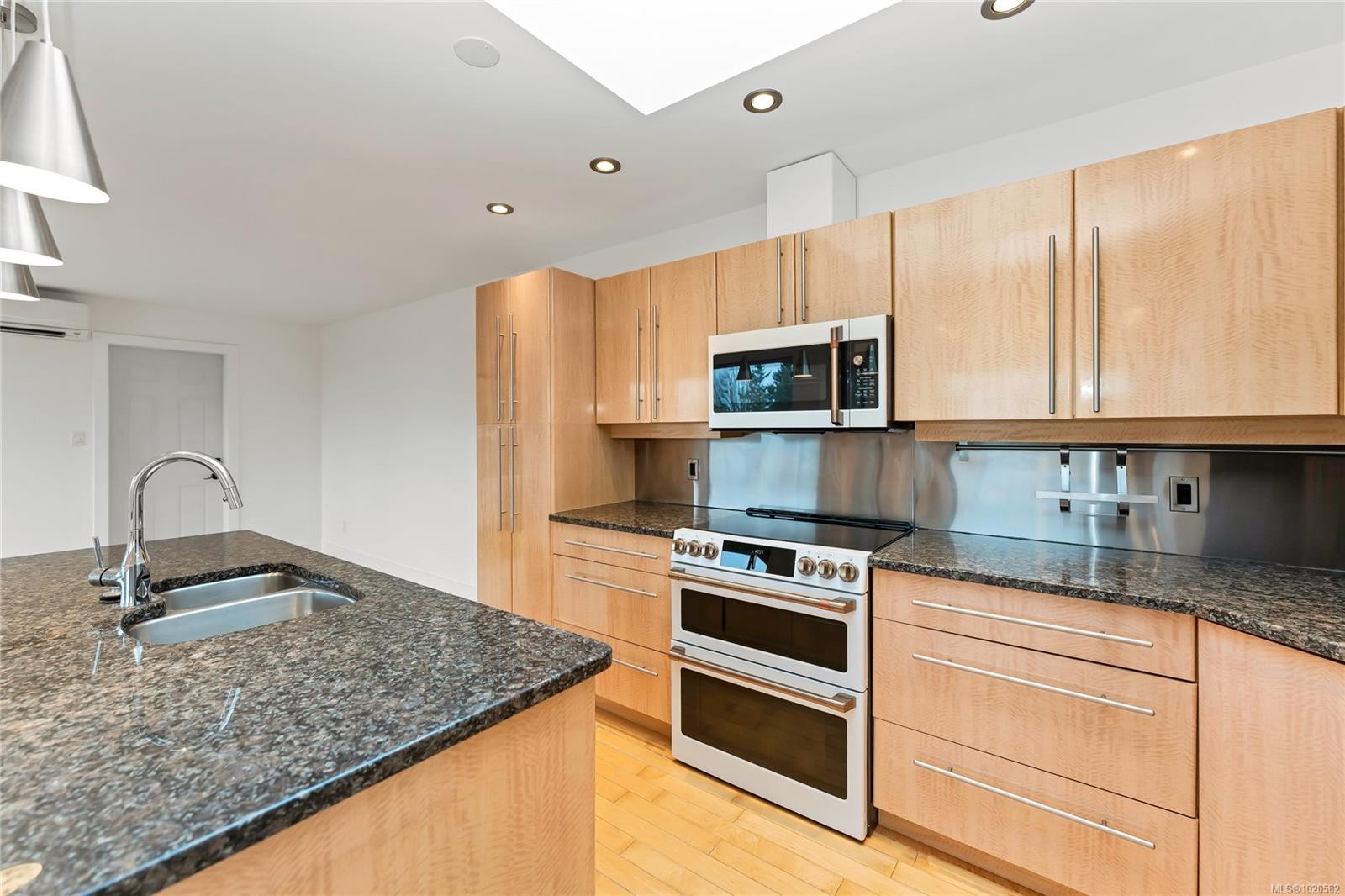 5198 Beckton Rd, Saanich, BC