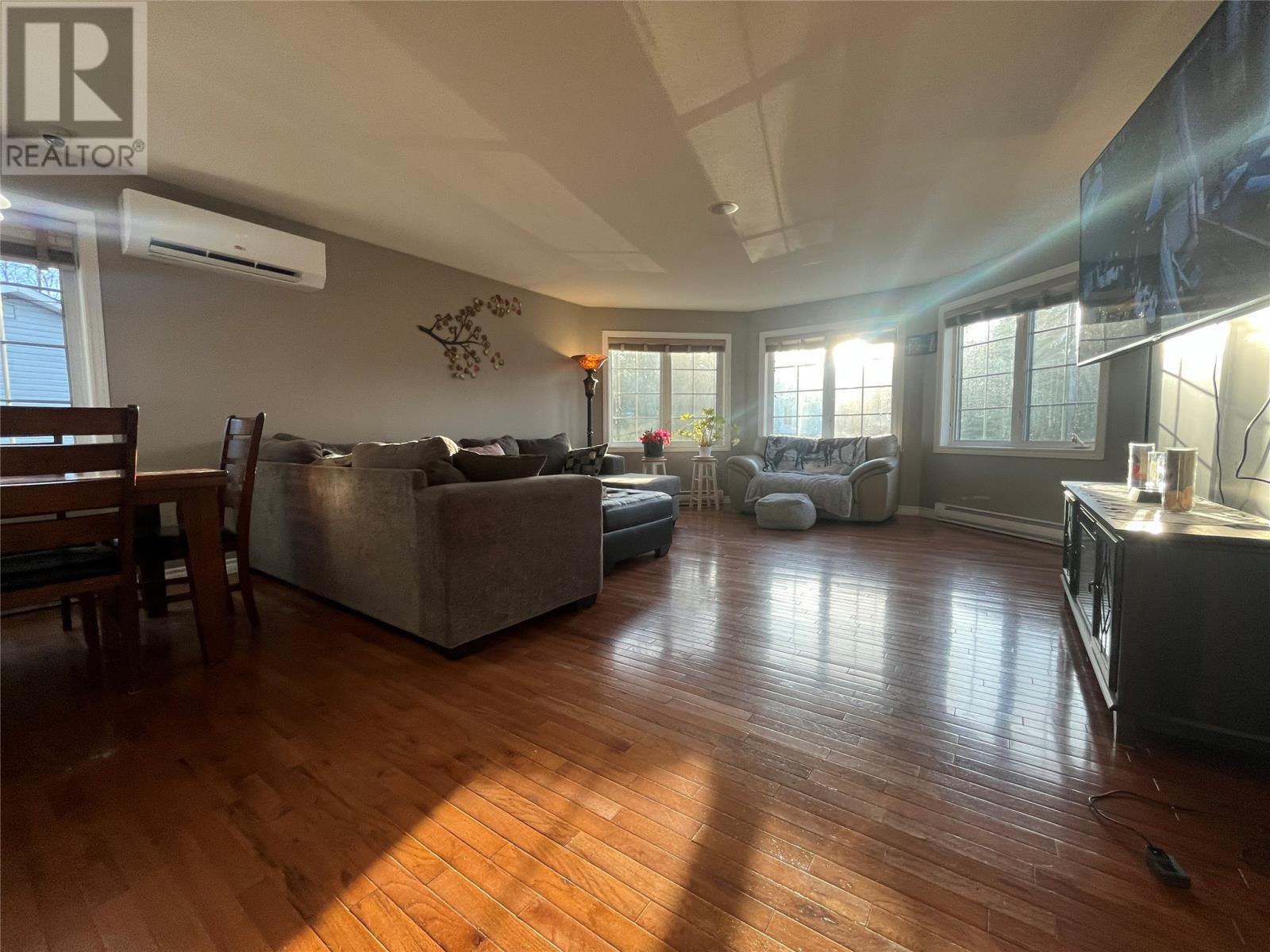 17 Hillview Avenue, Pasadena, NL - Indoor