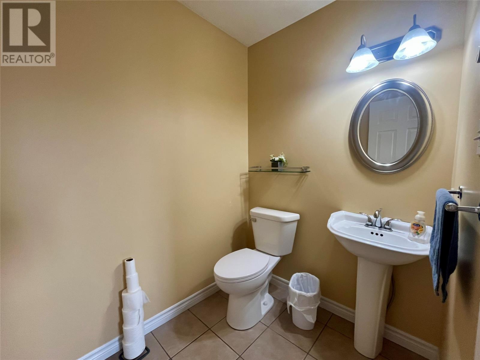 17 Hillview Avenue, Pasadena, NL - Indoor Photo Showing Bathroom