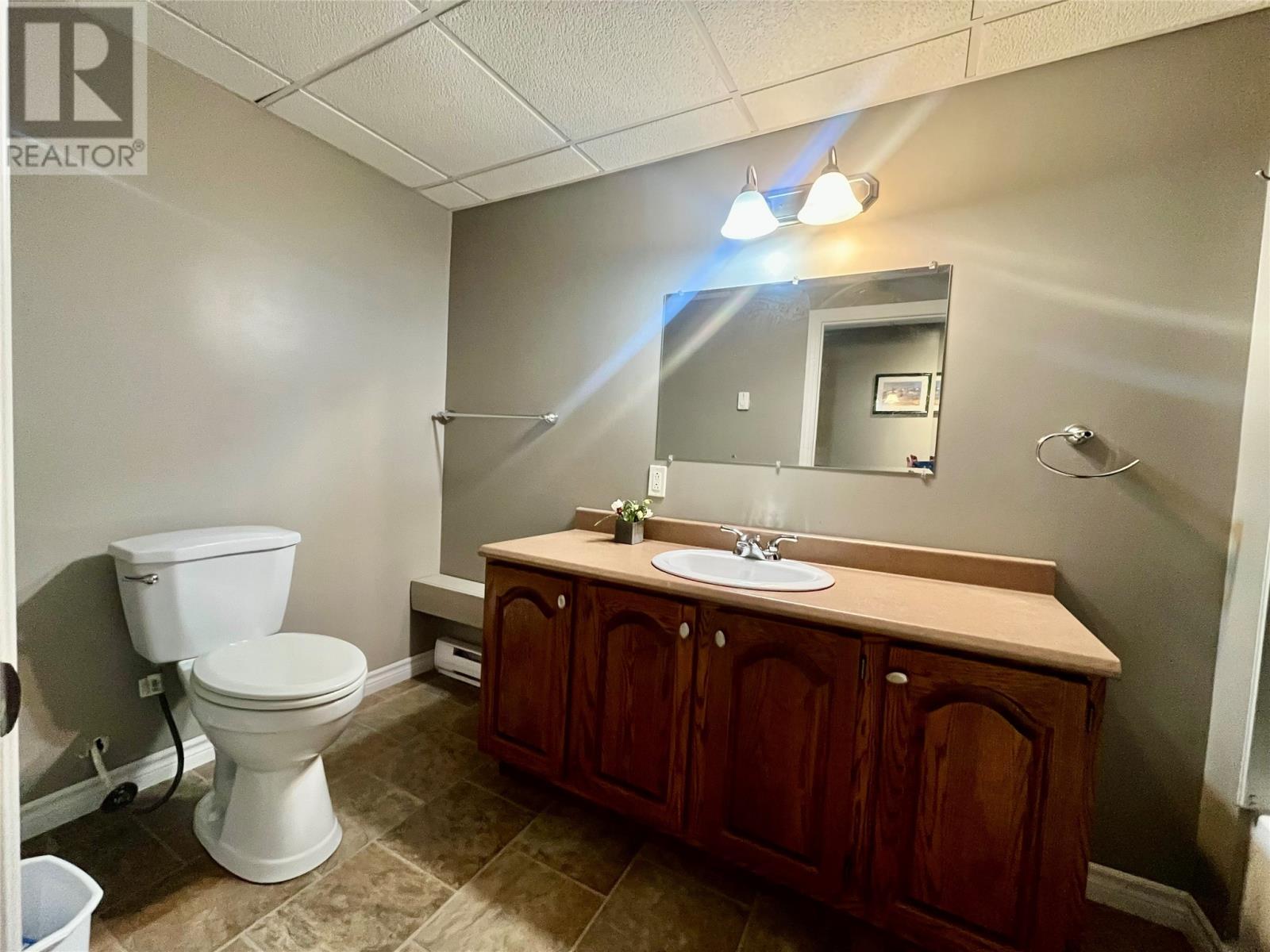17 Hillview Avenue, Pasadena, NL - Indoor Photo Showing Bathroom