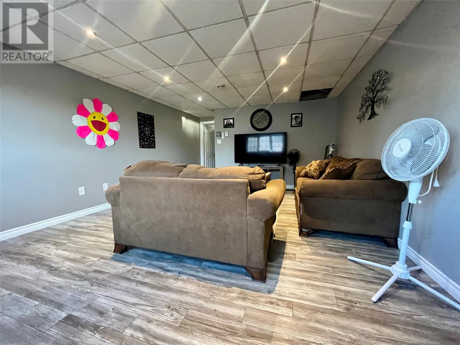 17 Hillview Avenue, Pasadena, NL - Indoor