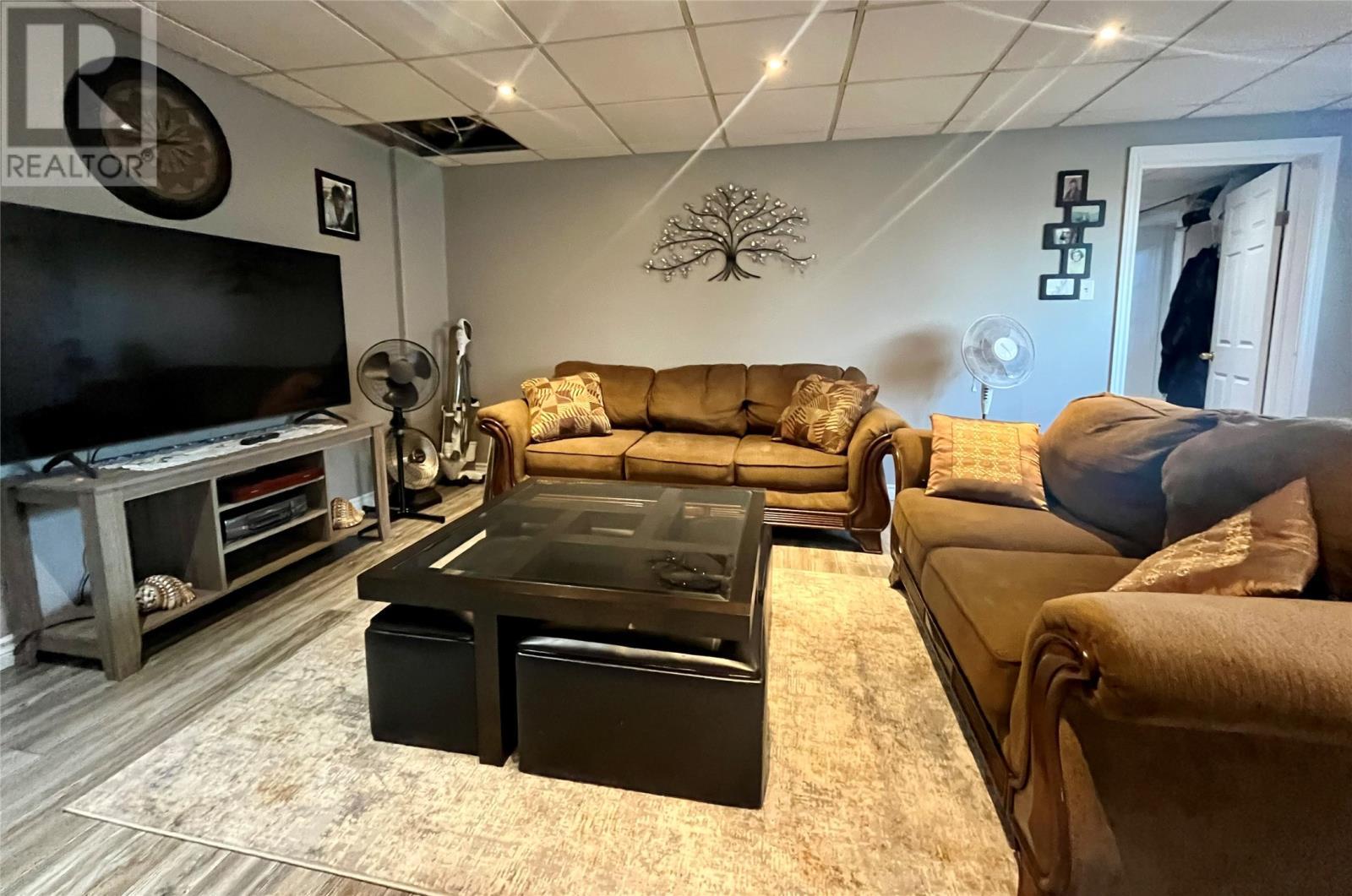 17 Hillview Avenue, Pasadena, NL - Indoor