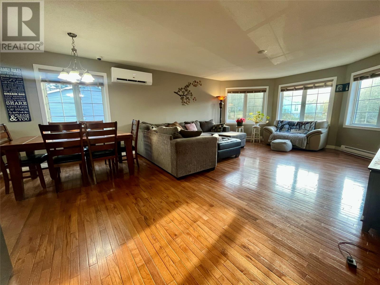 17 Hillview Avenue, Pasadena, NL - Indoor