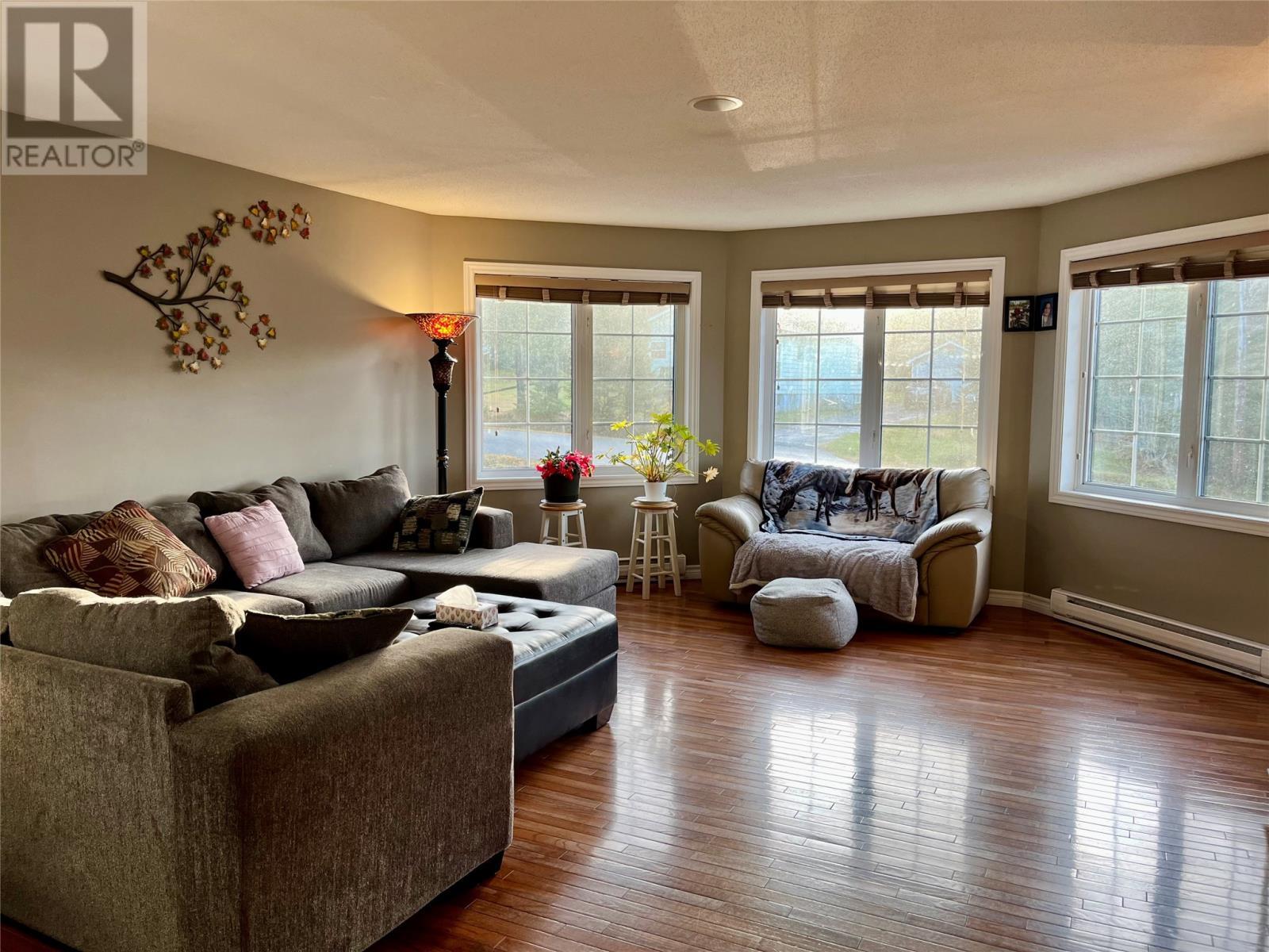 17 Hillview Avenue, Pasadena, NL - Indoor Photo Showing Living Room
