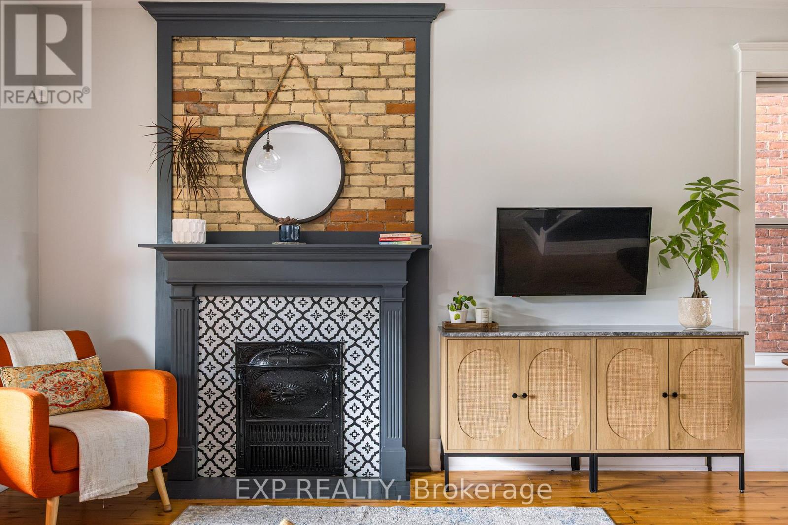 14 Chatham Street, Hamilton, ON - Indoor Photo Showing Living Room With Fireplace