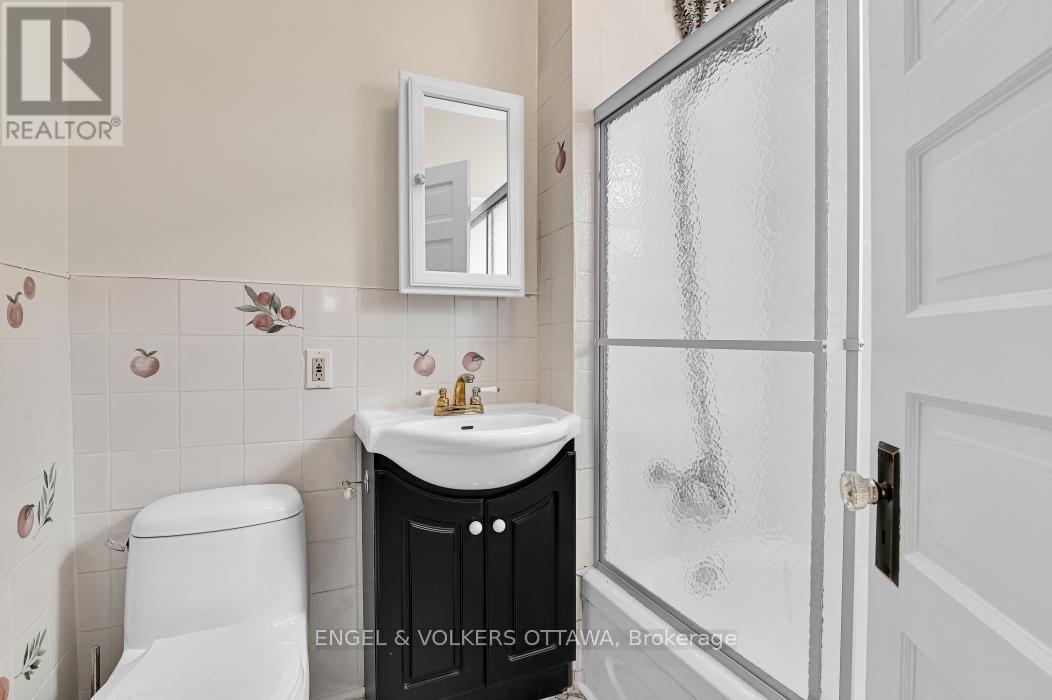 104 King Edward Avenue, Ottawa, ON - Indoor Photo Showing Bathroom