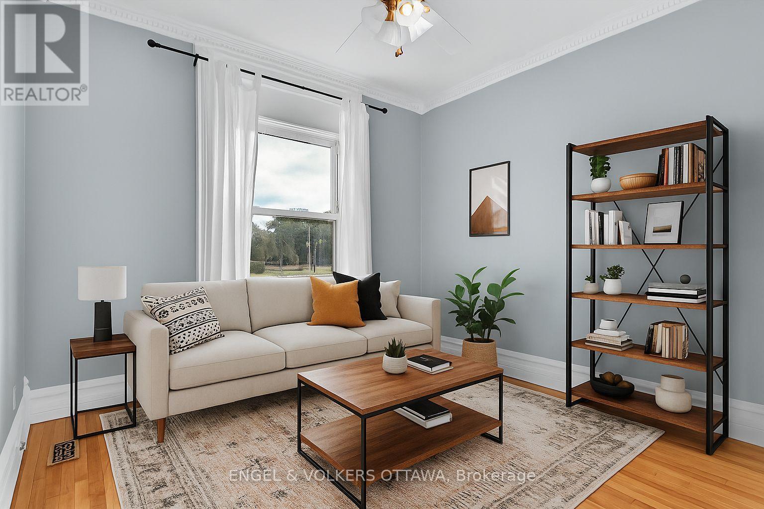 104 King Edward Avenue, Ottawa, ON - Indoor Photo Showing Living Room