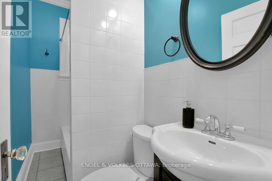 104 King Edward Avenue, Ottawa, ON - Indoor Photo Showing Bathroom