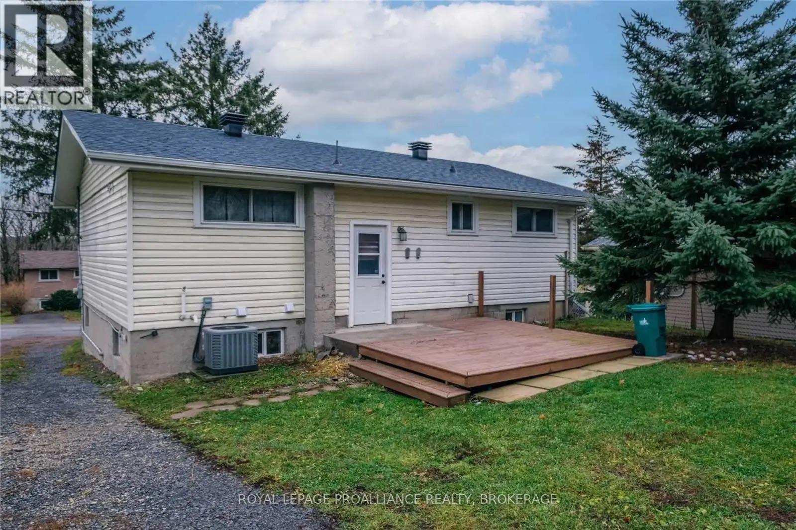 14 Shaw Street, Kingston (Rideau), ON - Outdoor