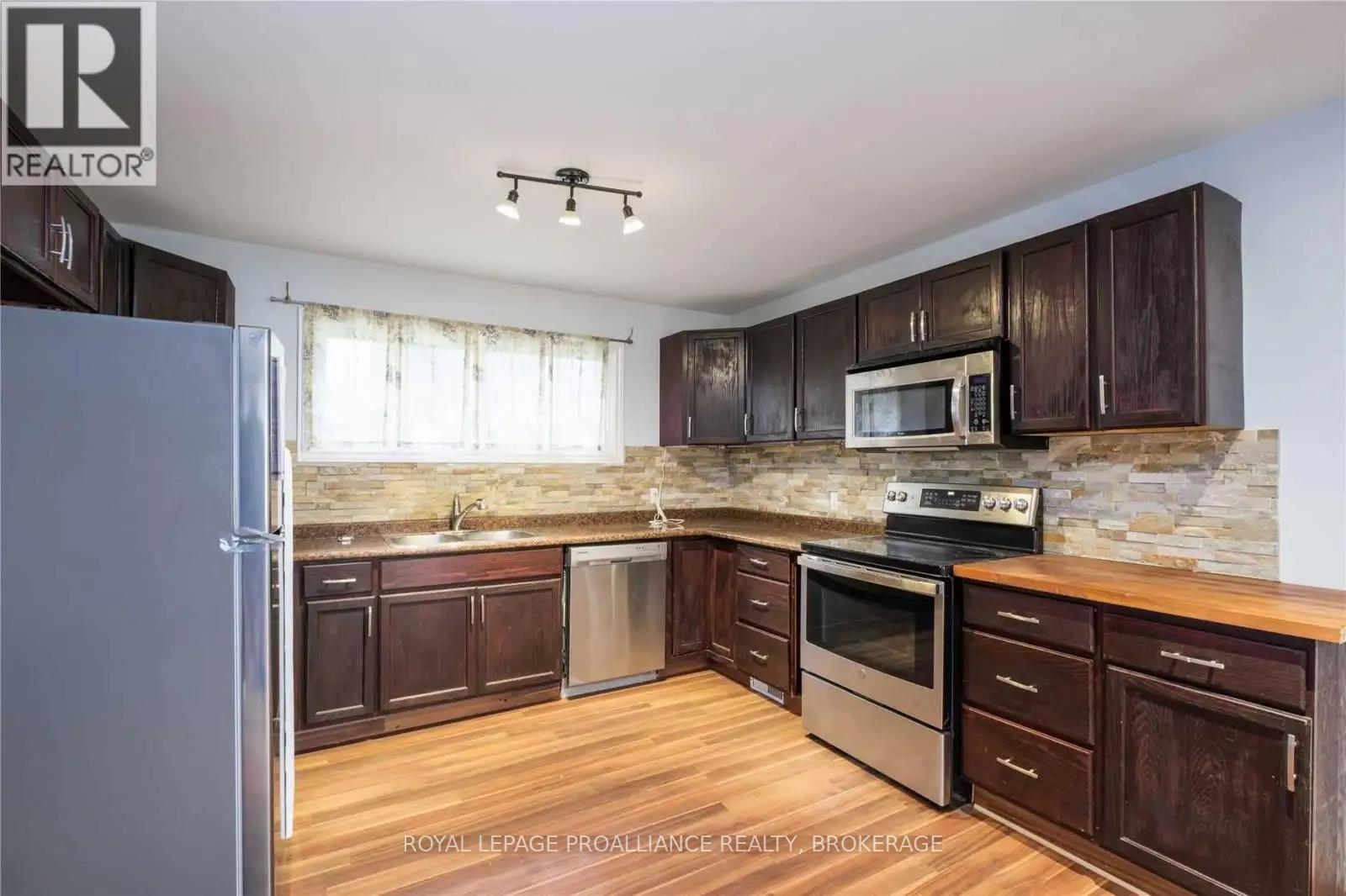 14 Shaw Street, Kingston (Rideau), ON - Indoor Photo Showing Kitchen