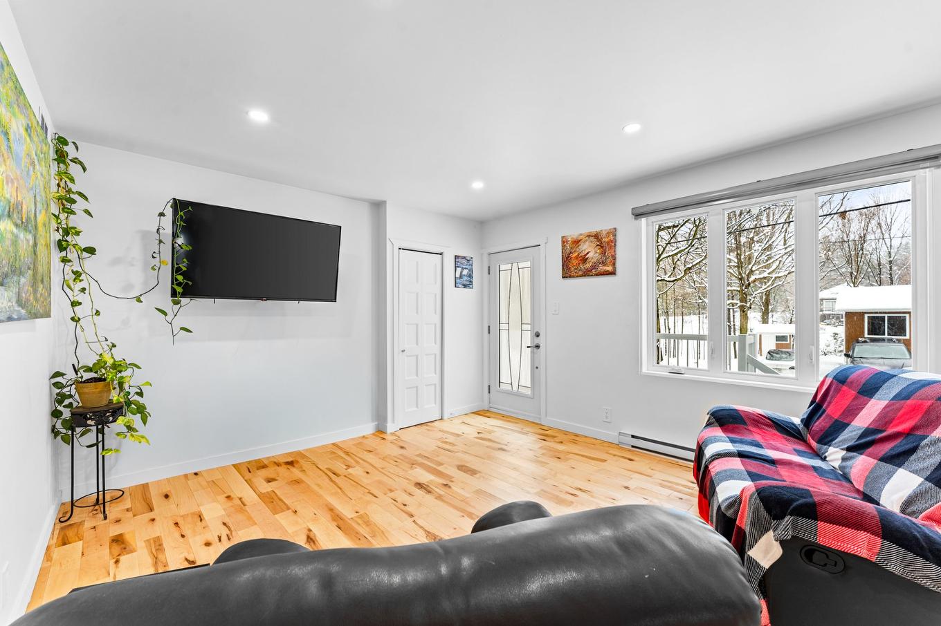 Salon - 1714 Rue Collin, Saint-Lin/Laurentides, QC - Indoor Photo Showing Living Room