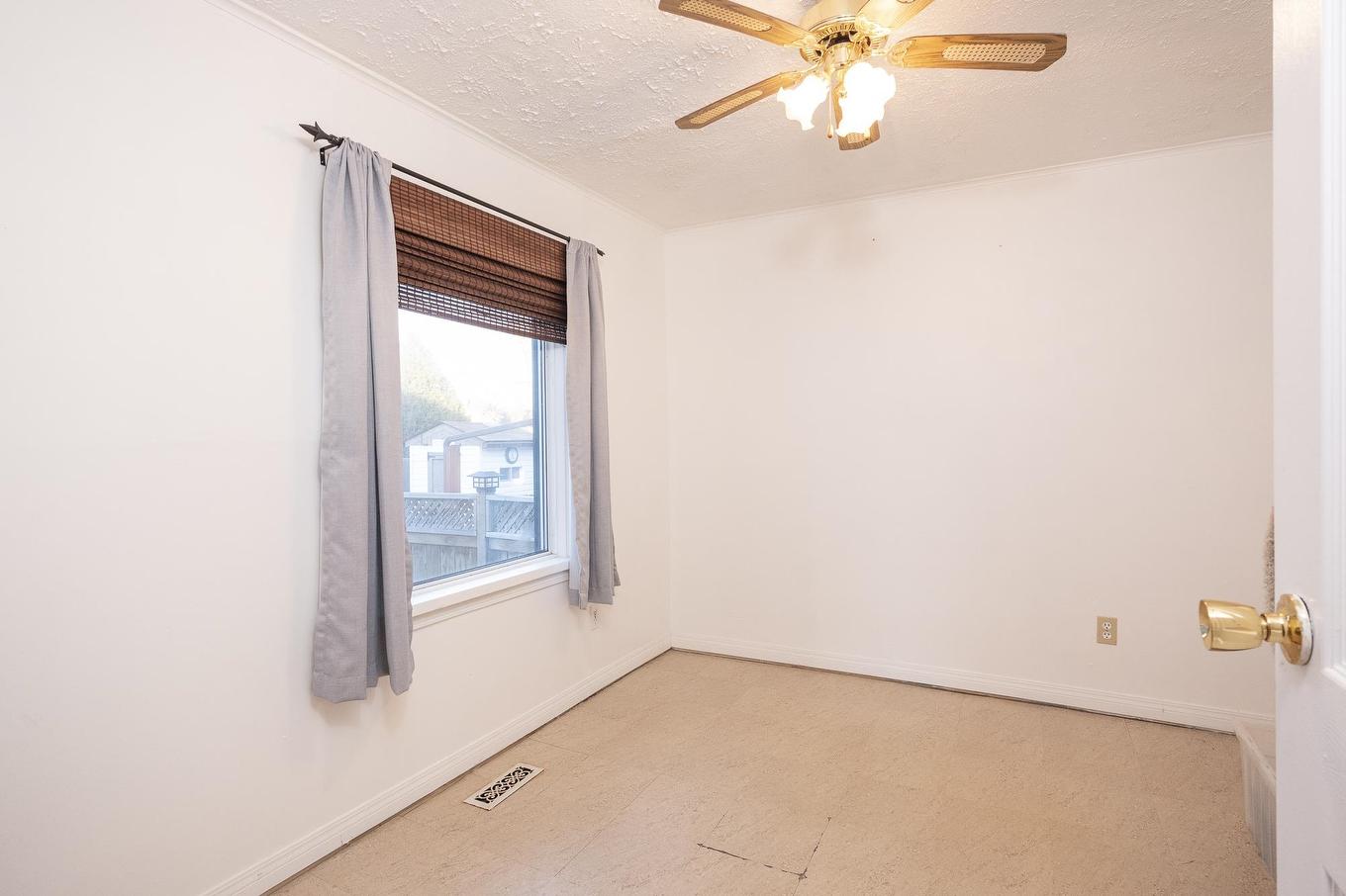 237 Amelia Street W, Thunder Bay, ON - Indoor Photo Showing Other Room