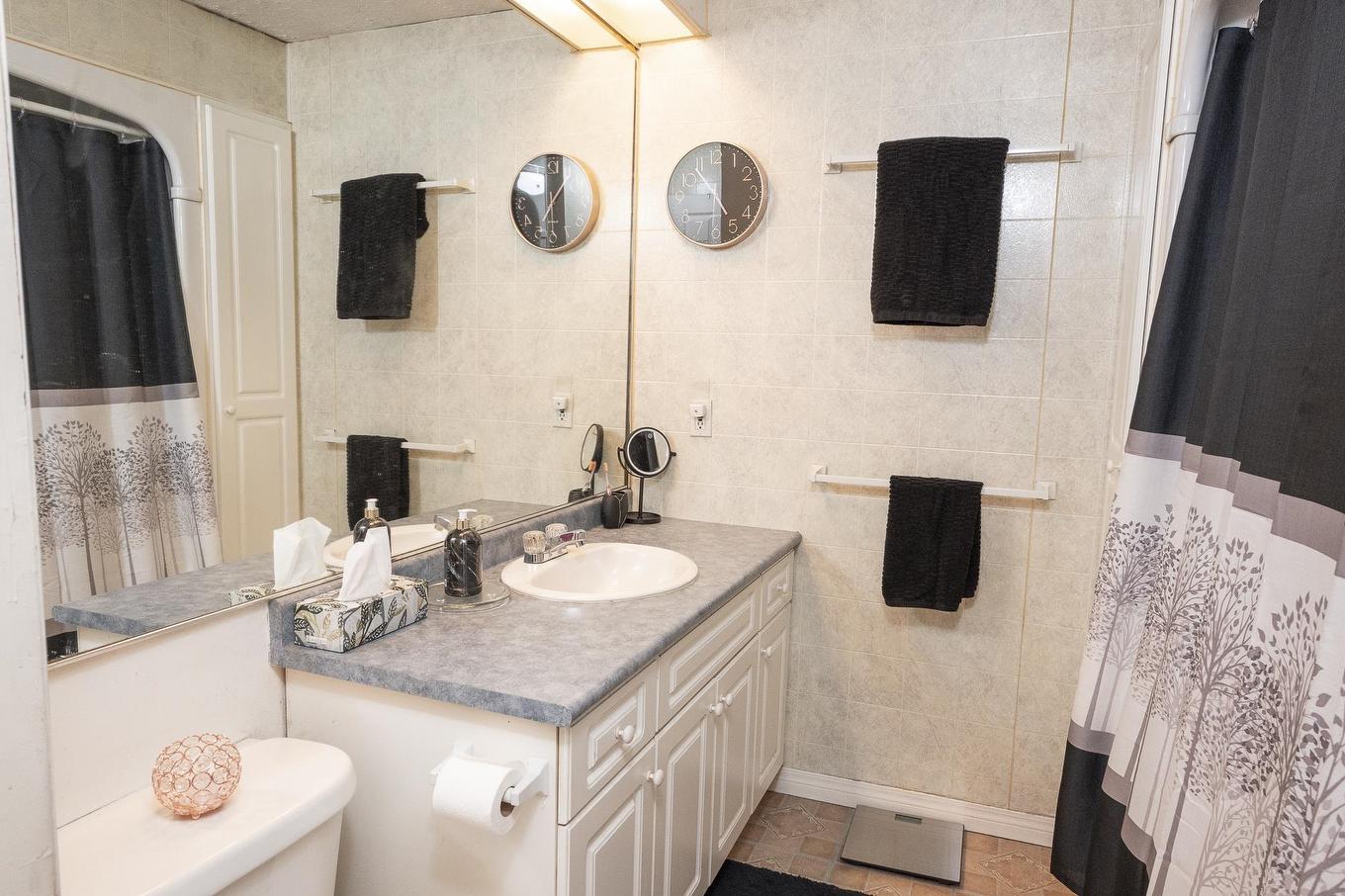 237 Amelia Street W, Thunder Bay, ON - Indoor Photo Showing Bathroom