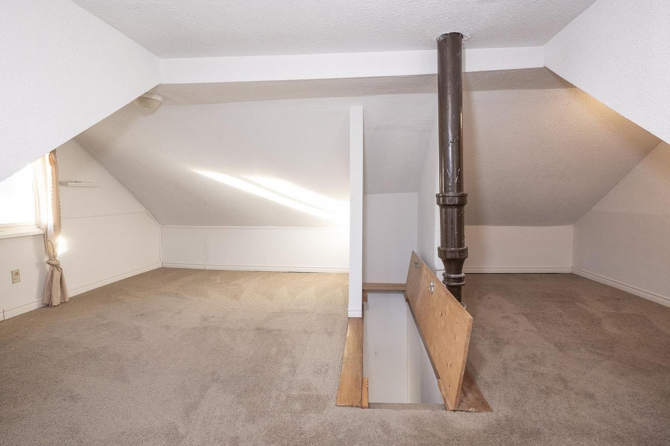 237 Amelia Street W, Thunder Bay, ON - Indoor Photo Showing Other Room