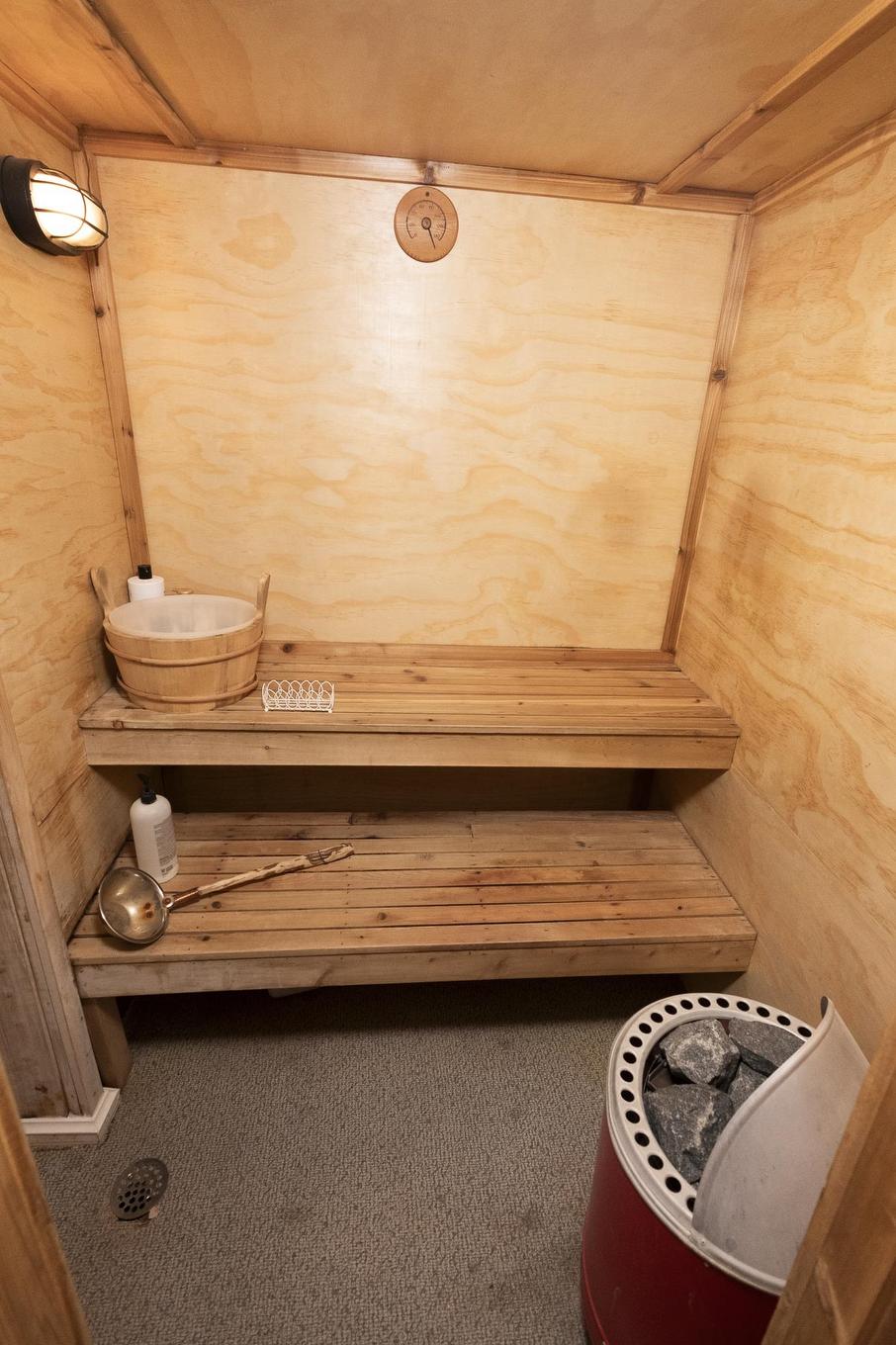 237 Amelia Street W, Thunder Bay, ON - Indoor Photo Showing Bathroom