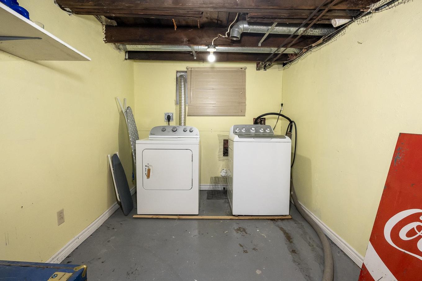 237 Amelia Street W, Thunder Bay, ON - Indoor Photo Showing Laundry Room