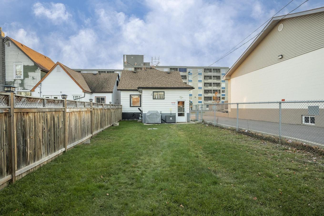 237 Amelia Street W, Thunder Bay, ON - Outdoor