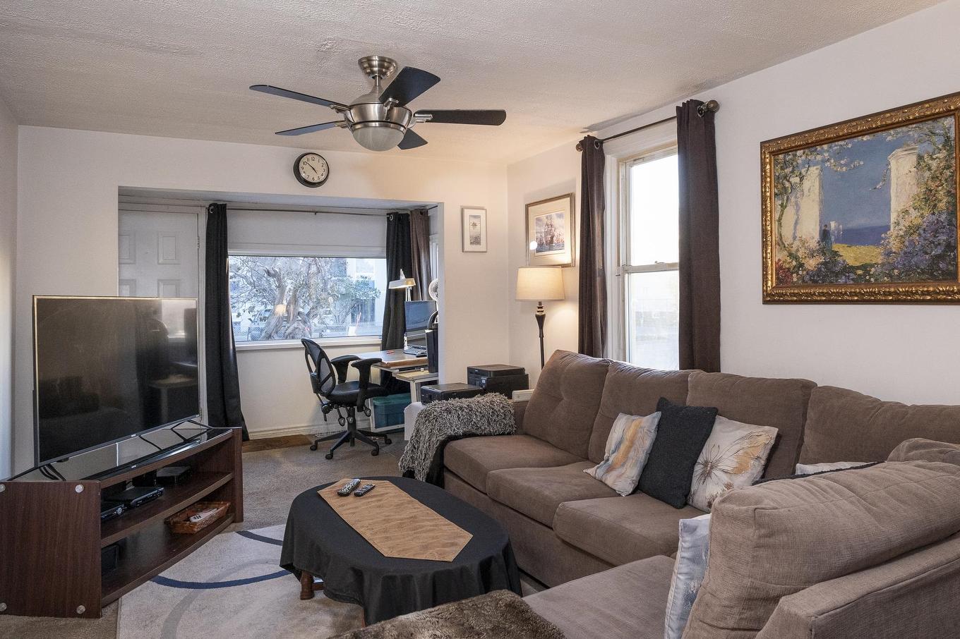 237 Amelia Street W, Thunder Bay, ON - Indoor Photo Showing Living Room