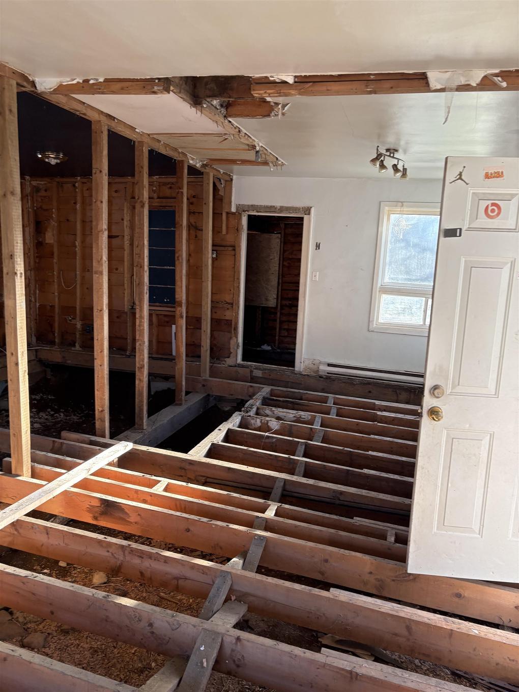 141 Pine Street, Thunder Bay, ON - Indoor Photo Showing Other Room