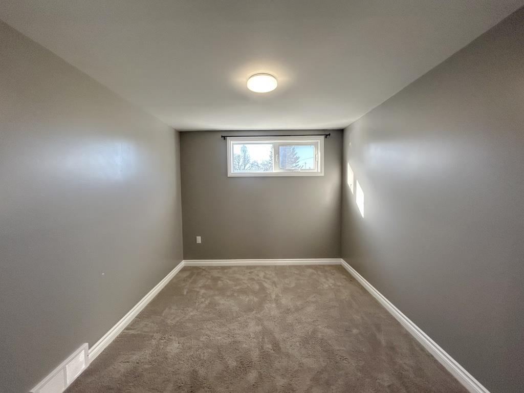 1007 Sunset Drive, Fort Frances, ON - Indoor Photo Showing Other Room