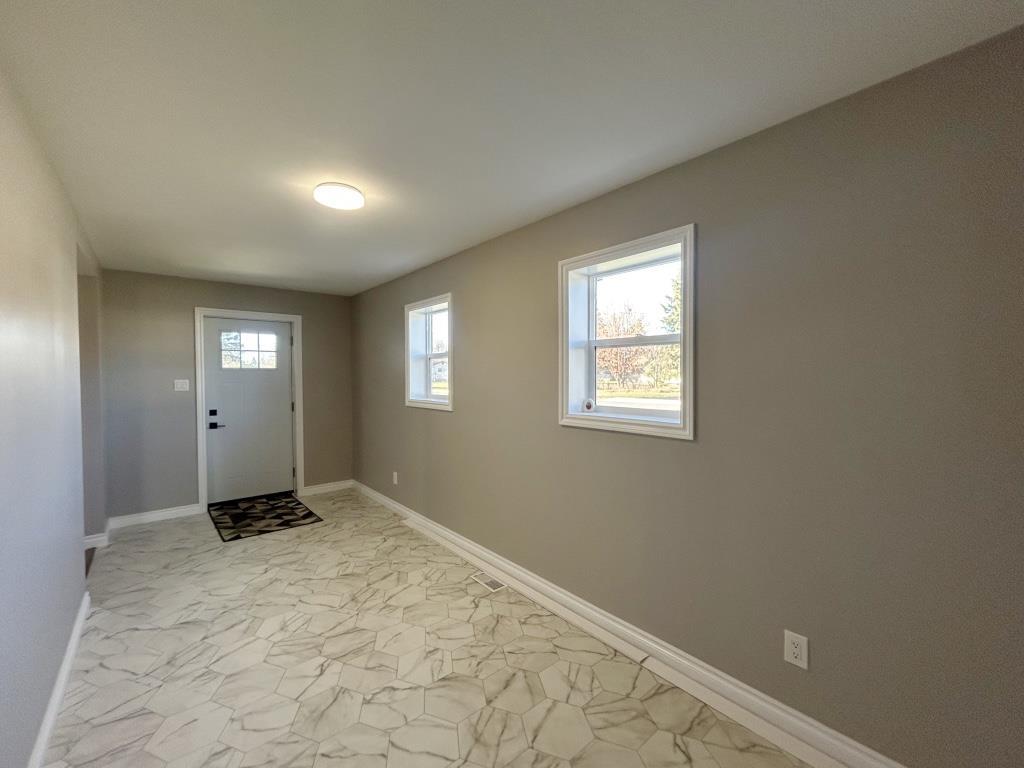 1007 Sunset Drive, Fort Frances, ON - Indoor Photo Showing Other Room