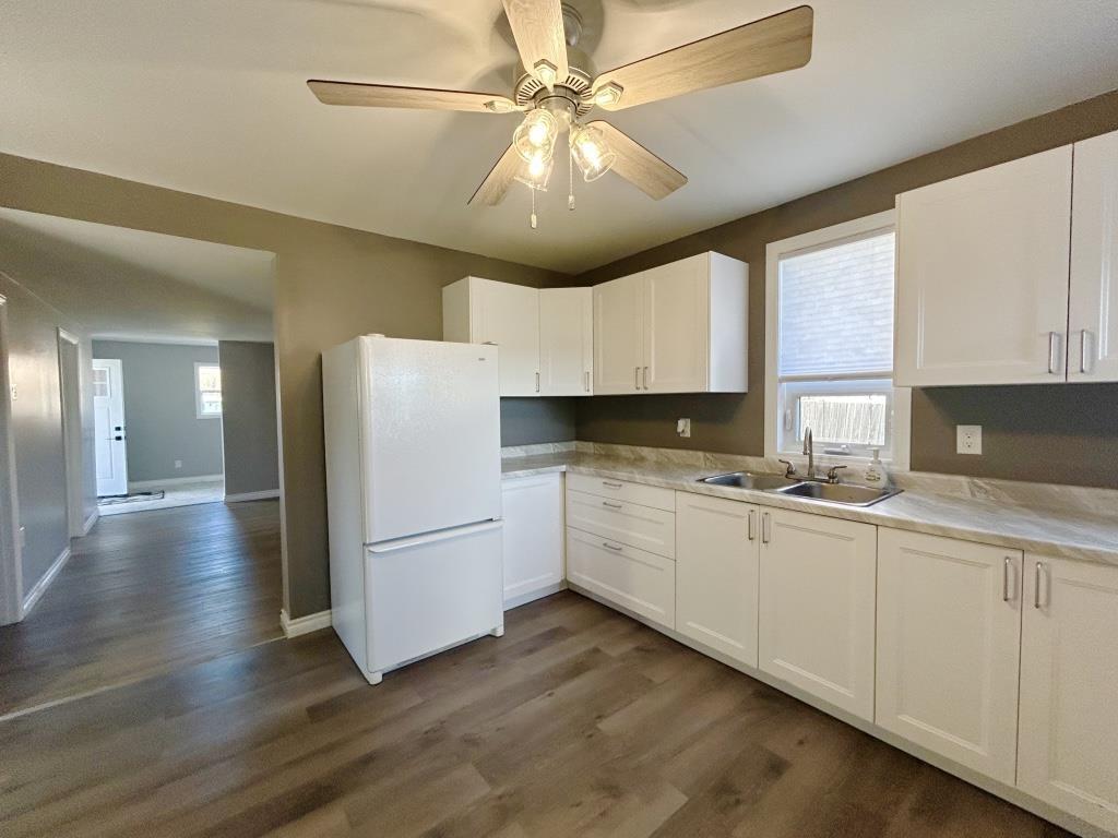 1007 Sunset Drive, Fort Frances, ON - Indoor Photo Showing Kitchen With Double Sink
