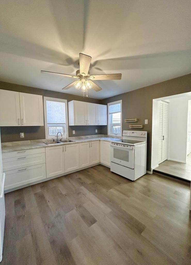 1007 Sunset Drive, Fort Frances, ON - Indoor Photo Showing Kitchen With Double Sink