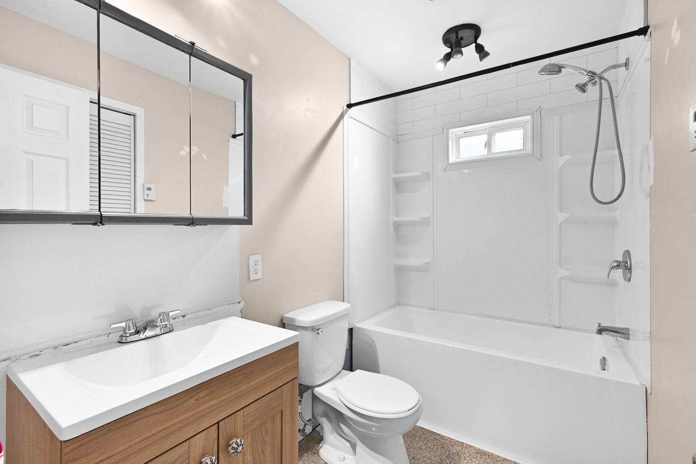 Bathroom - 66 Rue Jacqueline, Saint-Jean-Sur-Richelieu, QC - Indoor Photo Showing Bathroom