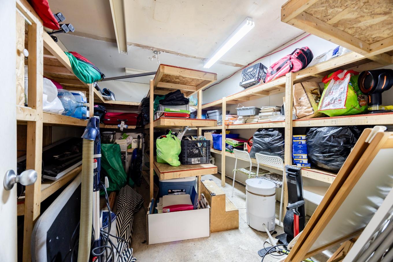 Rangement - 204 5E Avenue, Laval (Laval-Des-Rapides), QC - Indoor With Storage