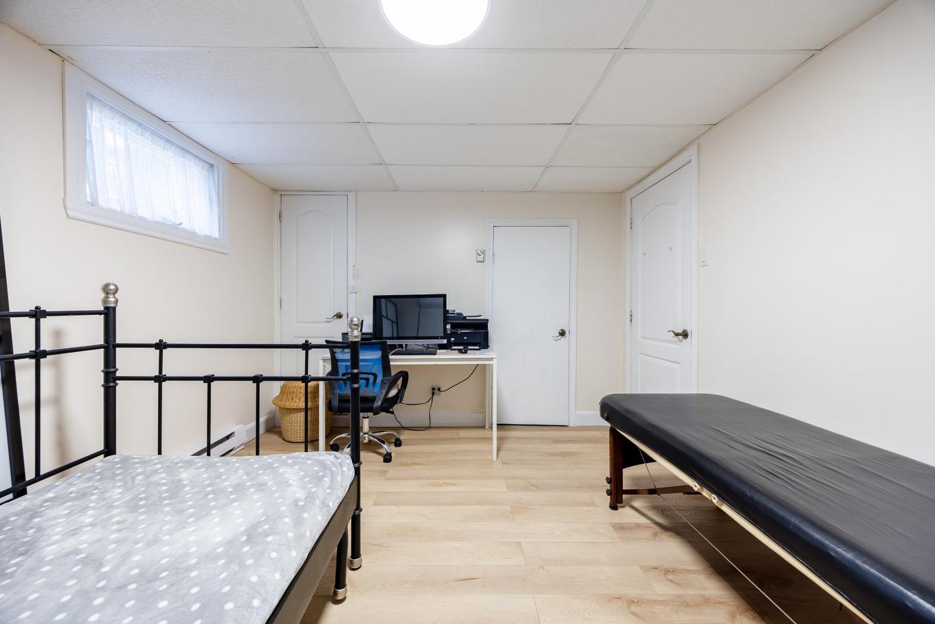 Chambre à coucher - 204 5E Avenue, Laval (Laval-Des-Rapides), QC - Indoor Photo Showing Other Room