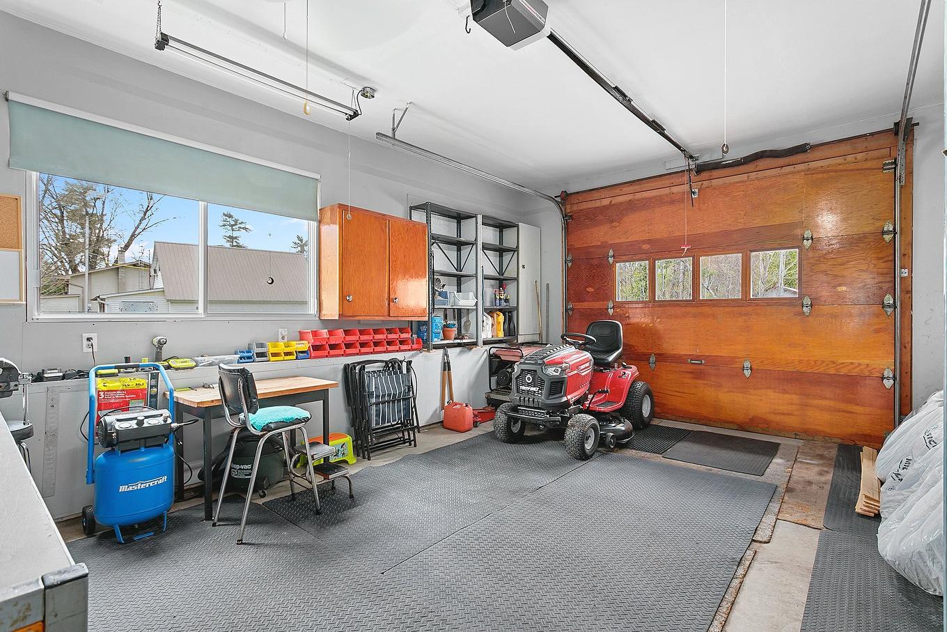 Garage - 7 Av. Maple Grove, Bristol, QC - Indoor Photo Showing Garage