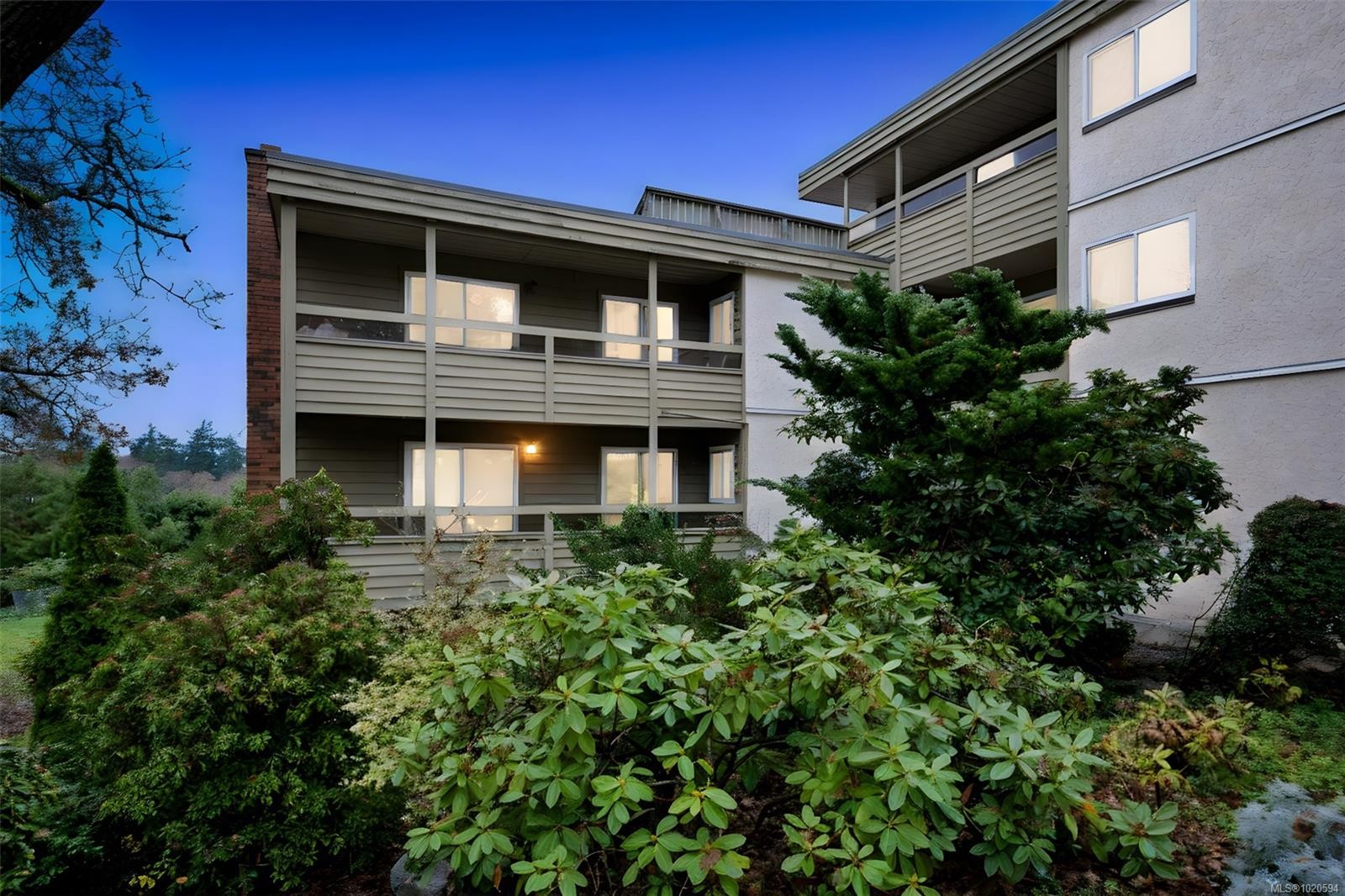 204-1010 Bristol Rd, Saanich, BC - Outdoor