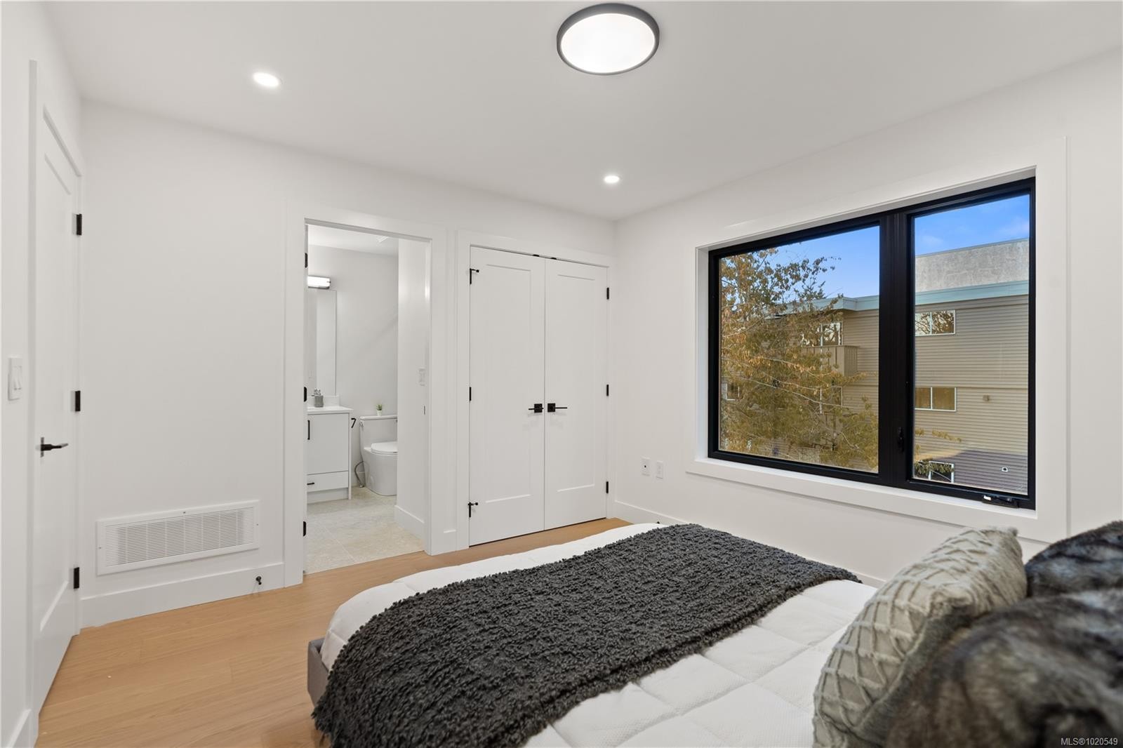 1342 Wood St, Esquimalt, BC