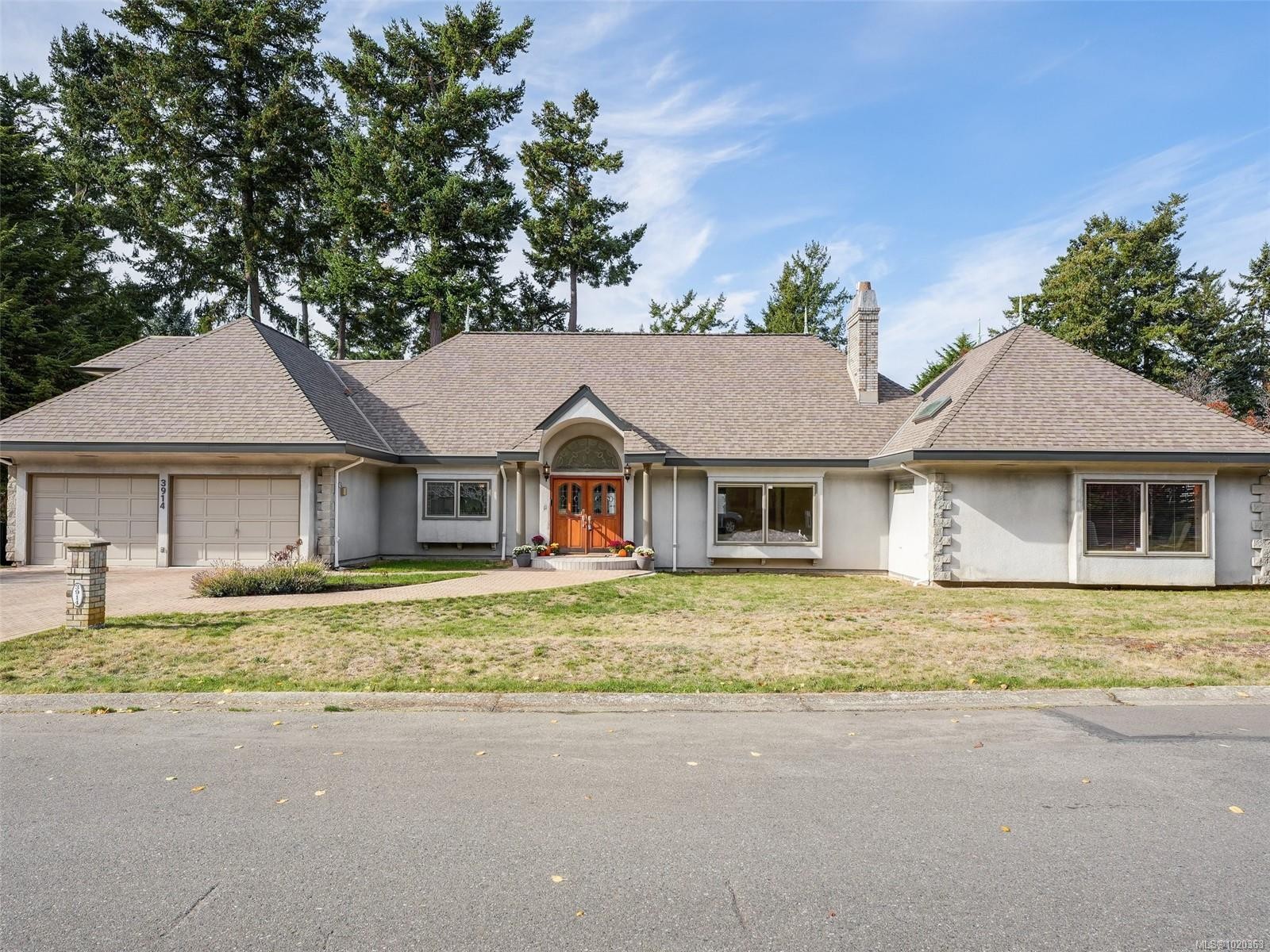3914 Gibson Crt, Saanich, BC