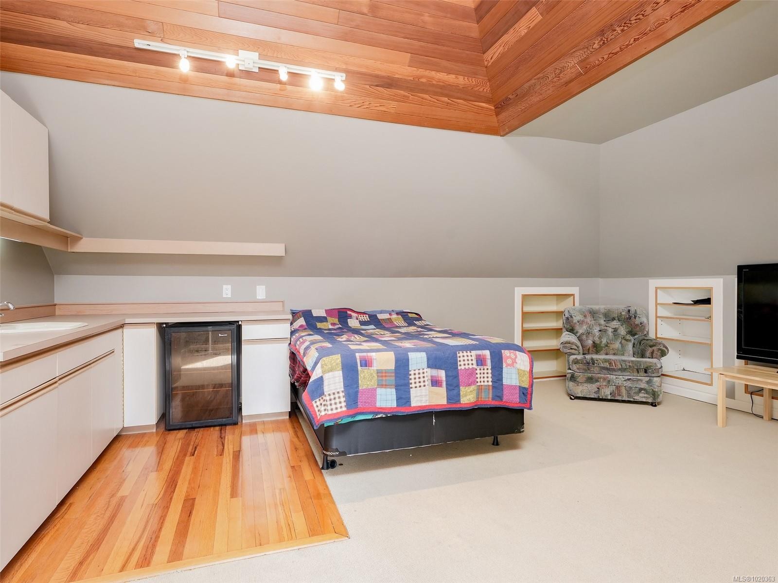 3914 Gibson Crt, Saanich, BC