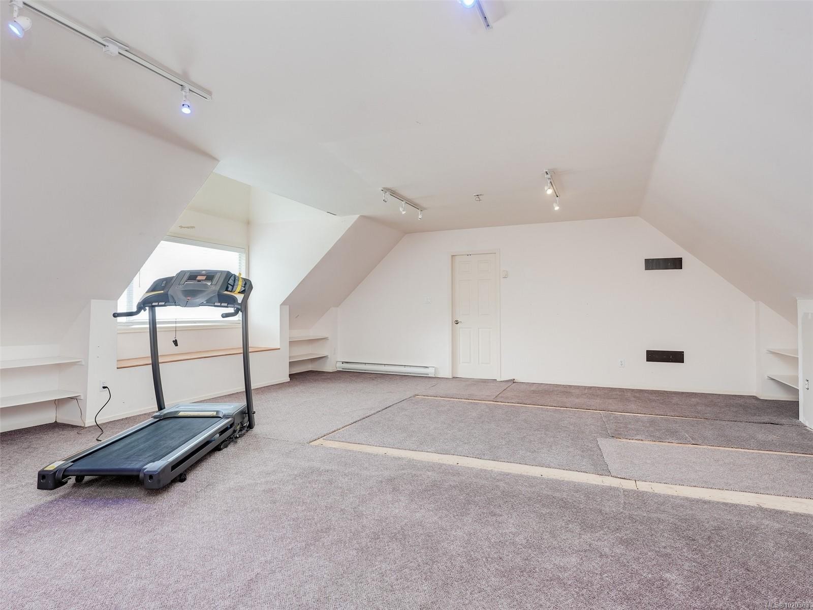 3914 Gibson Crt, Saanich, BC