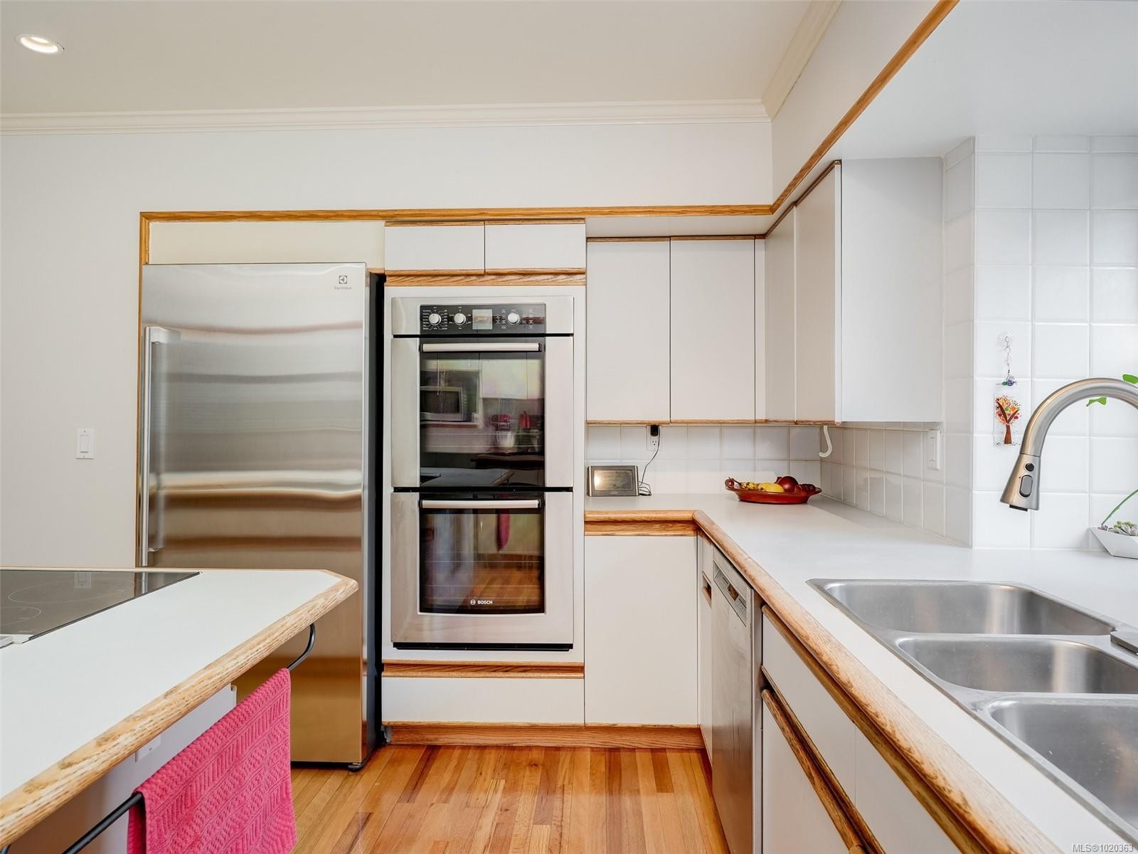 3914 Gibson Crt, Saanich, BC