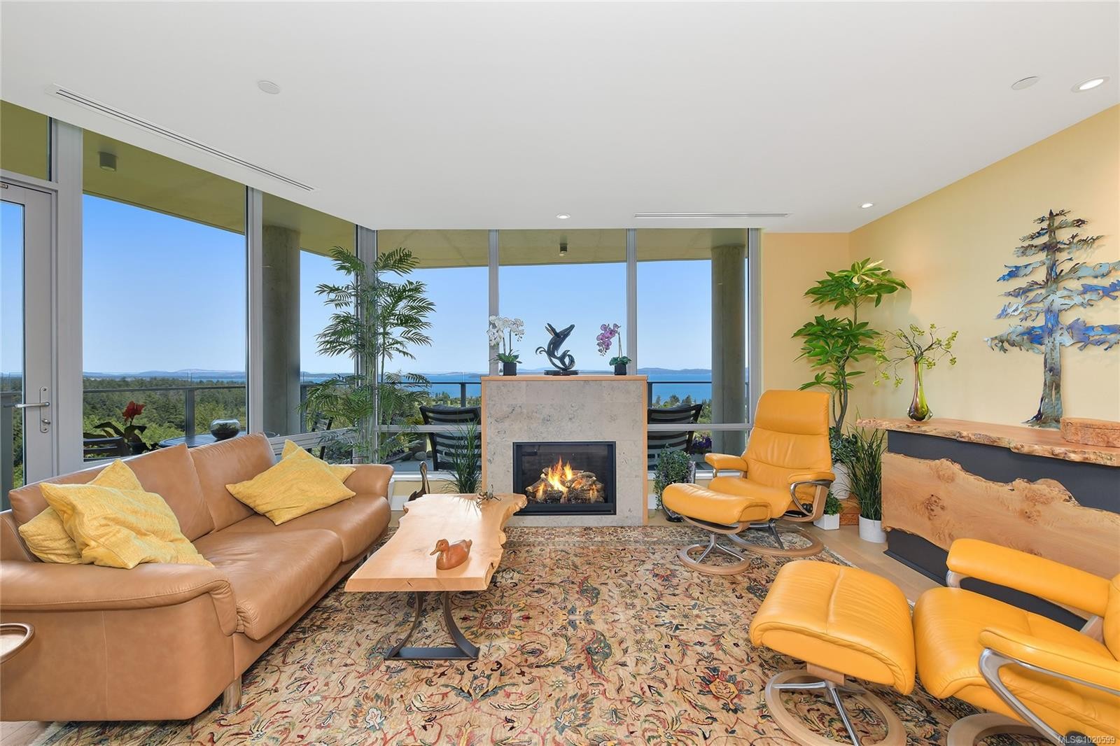 403-5388 Hill Rise Terr, Saanich, BC - Indoor Photo Showing Living Room With Fireplace