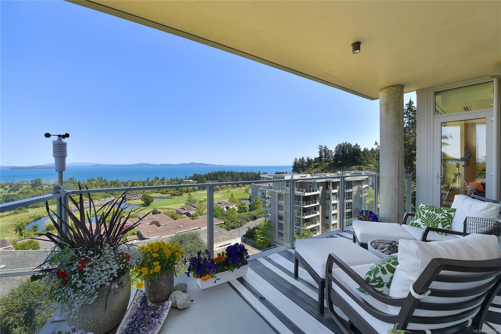 403-5388 Hill Rise Terr, Saanich, BC - Outdoor With Balcony With View