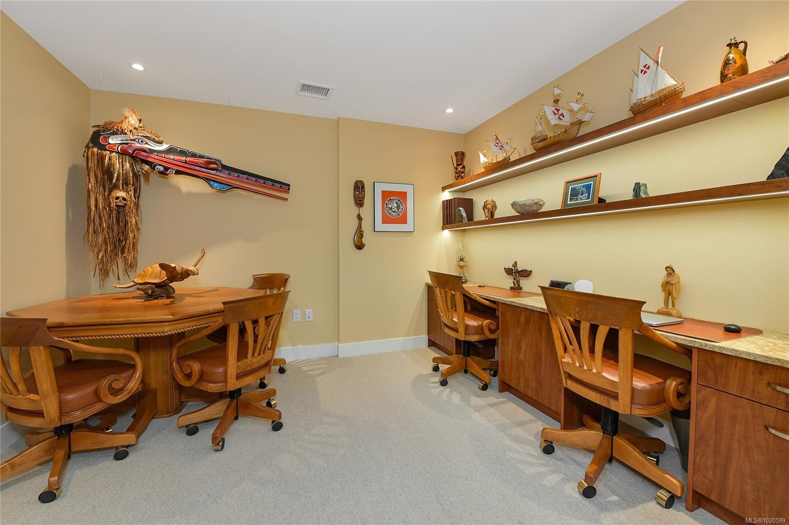 403-5388 Hill Rise Terr, Saanich, BC - Indoor