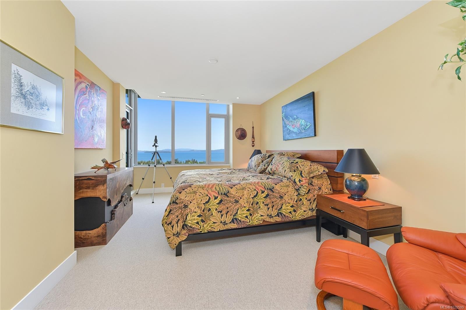 403-5388 Hill Rise Terr, Saanich, BC - Indoor Photo Showing Bedroom