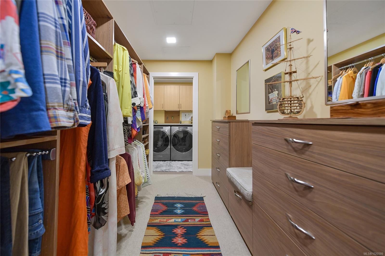 403-5388 Hill Rise Terr, Saanich, BC - Indoor With Storage