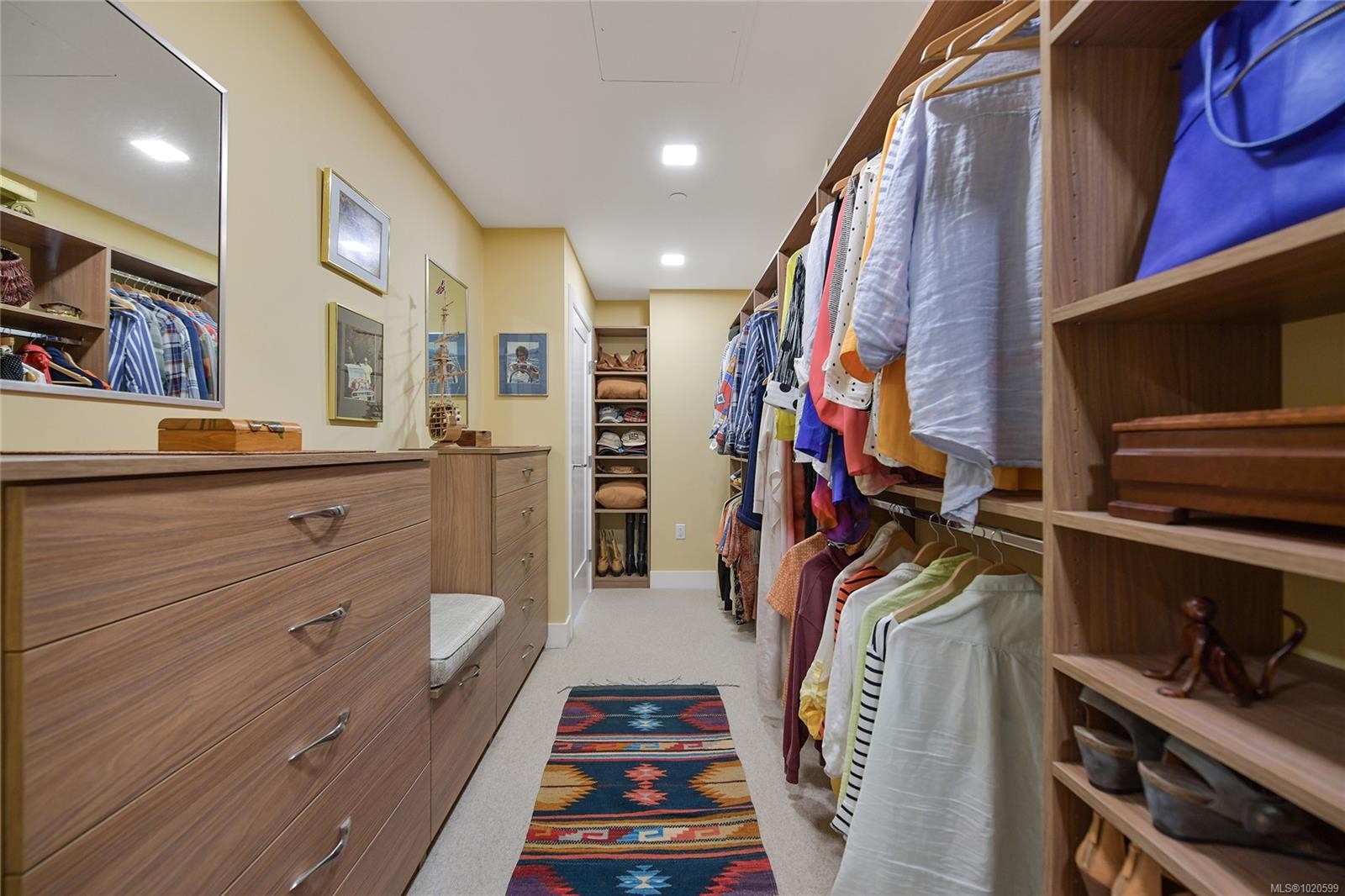 403-5388 Hill Rise Terr, Saanich, BC - Indoor With Storage