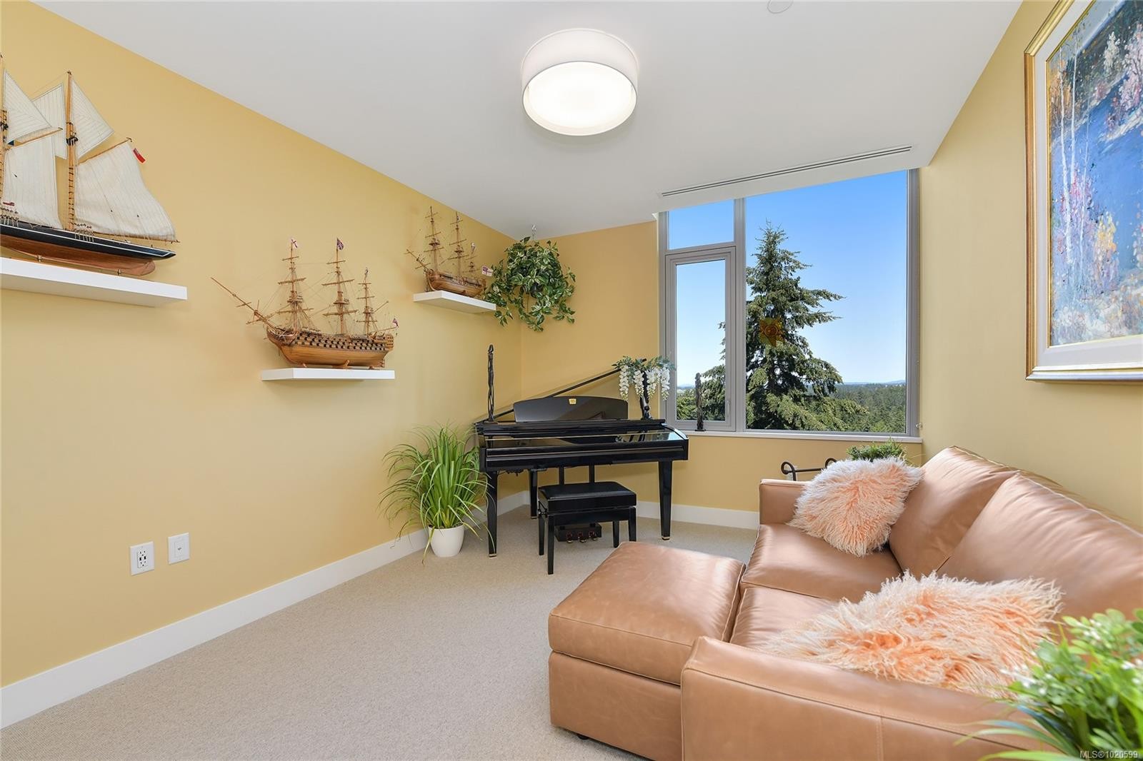 403-5388 Hill Rise Terr, Saanich, BC - Indoor Photo Showing Other Room